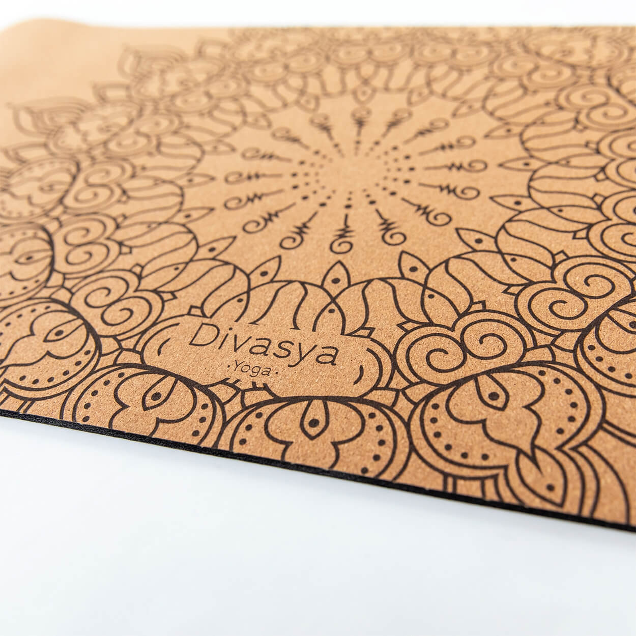 Yoga Pad als Knieschutz im Ausfallschritt auf der Yogamatte